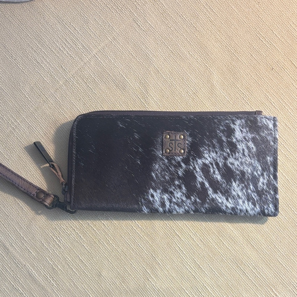 STS Ranchwear Bentley Leather & Cowhide Fur Wristlet Wallet Brown Cream